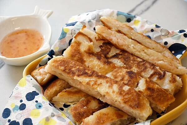 台北市大同區月亮蝦餅界的巨石強森~你吃過嗎?使用台灣蝦製作皮薄酥脆、內餡鮮甜彈牙的月亮蝦餅【良品開飯】給你三種不