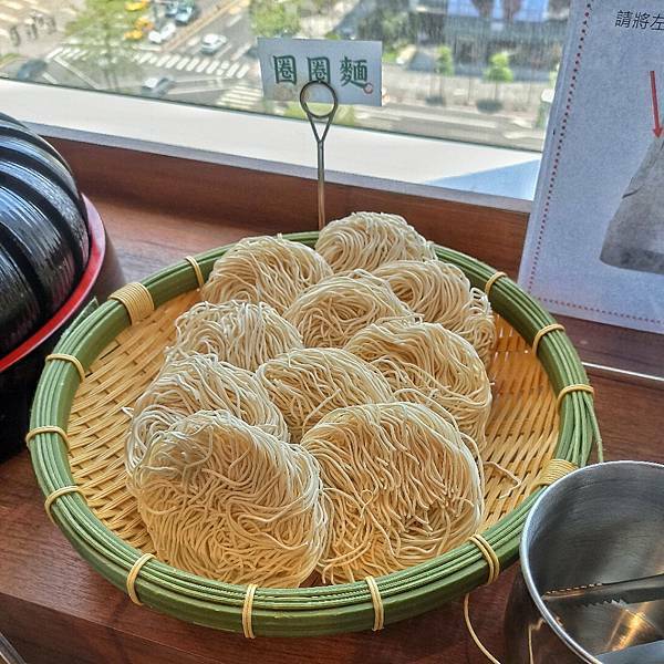 【台北信義】涮乃葉信義遠百店，信義A13，好吃咖哩飯，新鮮蔬菜吃到飽，壽司吃到飽