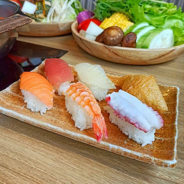 【台北信義】涮乃葉信義遠百店，信義A13，好吃咖哩飯，新鮮蔬菜吃到飽，壽司吃到飽