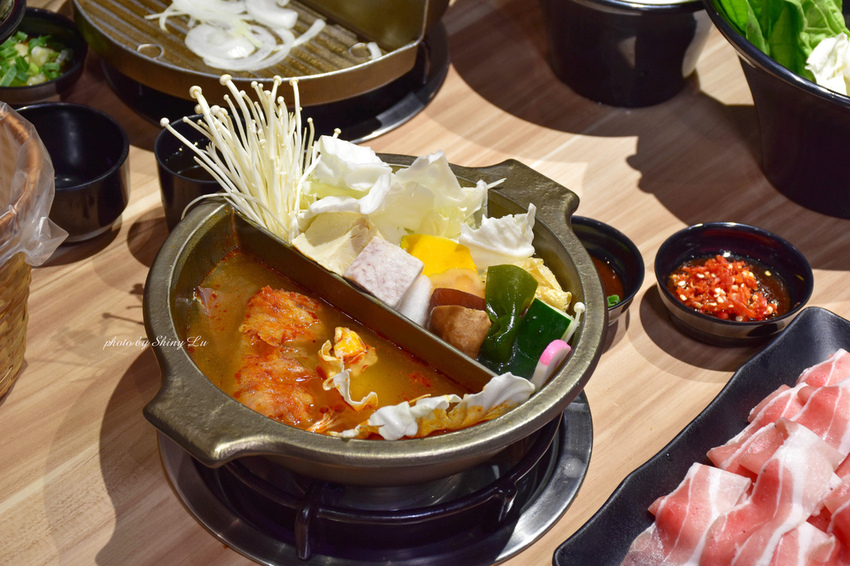 蘆洲火鍋推薦 饗食鍋蘆洲中原店23 鴛鴦鍋.jpg