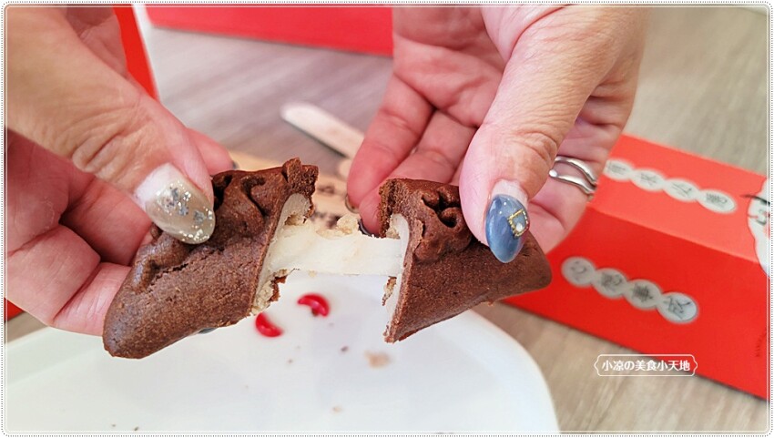 搭上熱劇《神之鄉》2021必買創意宅配禮盒!全台首創筊杯造型”月光餅”,祈願好運通通來,收到會驚呼連連!