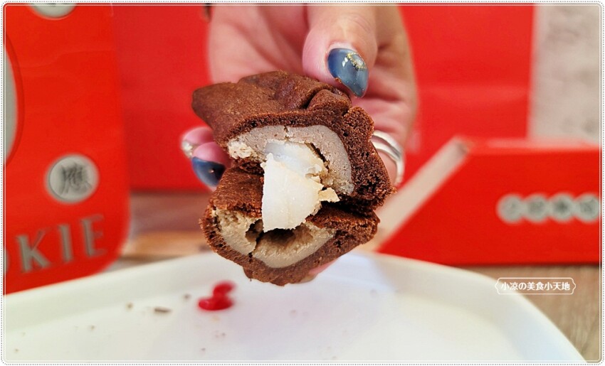 搭上熱劇《神之鄉》2021必買創意宅配禮盒!全台首創筊杯造型”月光餅”,祈願好運通通來,收到會驚呼連連!