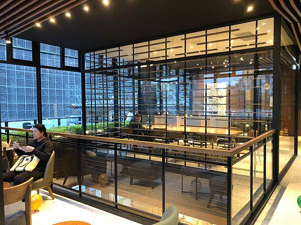 [ 新竹星巴克 ]星巴克新竹關埔門市/輪船S造型/星巴克得來速免下車/星巴克酒精飲品/新竹好市多附近星巴克