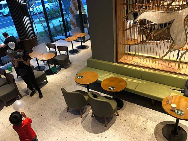 [ 新竹星巴克 ]星巴克新竹關埔門市/輪船S造型/星巴克得來速免下車/星巴克酒精飲品/新竹好市多附近星巴克