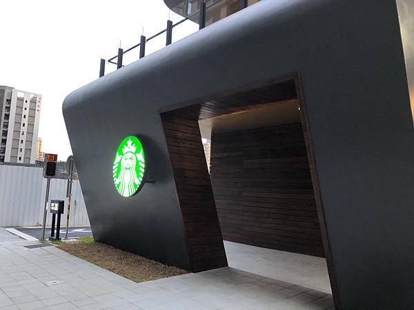 [ 新竹星巴克 ]星巴克新竹關埔門市/輪船S造型/星巴克得來速免下車/星巴克酒精飲品/新竹好市多附近星巴克