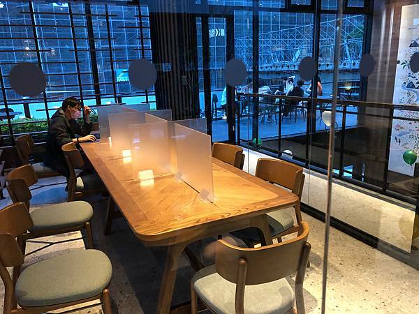 [ 新竹星巴克 ]星巴克新竹關埔門市/輪船S造型/星巴克得來速免下車/星巴克酒精飲品/新竹好市多附近星巴克