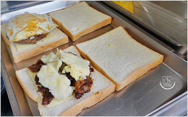 桃園中壢美食 熊仨熱壓吐司 (68).JPG