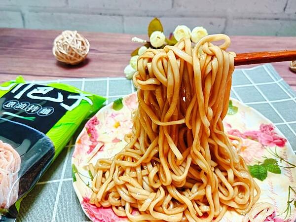 拌麵推薦『川巴子乾拌麺-川味辣麺.蒽油拌麵』麻辣火鍋名店研發,華師傅嚴選監製,購物台秒殺乾拌麵,料理方便,