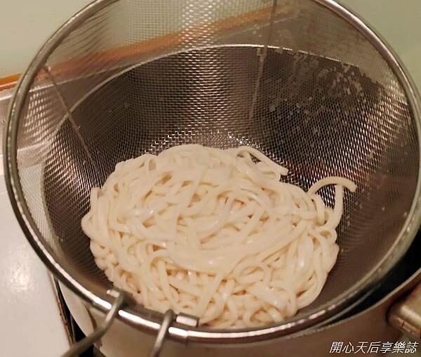 拌麵推薦『川巴子乾拌麺-川味辣麺.蒽油拌麵』麻辣火鍋名店研發,華師傅嚴選監製,購物台秒殺乾拌麵,料理方便,