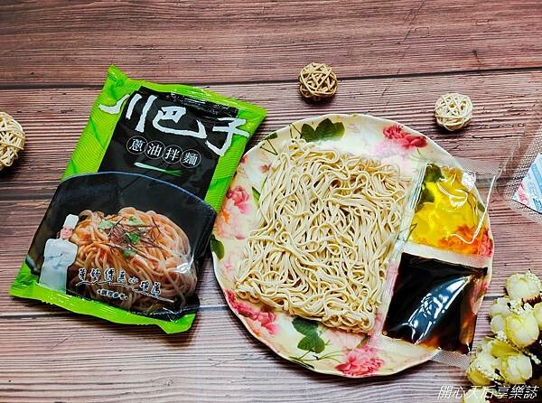 拌麵推薦『川巴子乾拌麺-川味辣麺.蒽油拌麵』麻辣火鍋名店研發,華師傅嚴選監製,購物台秒殺乾拌麵,料理方便,