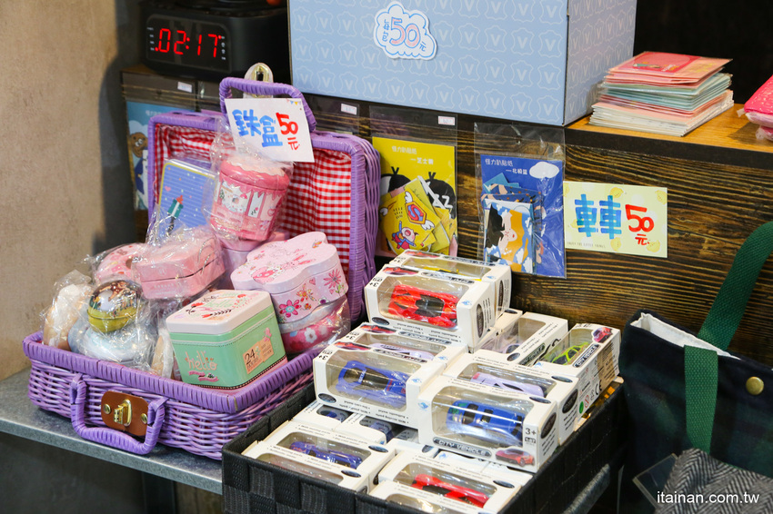 台南第一家泡麵餐廳「失控泡麵」泡麵吃完就可以把碗帶回家、彩虹麵、草莓杯杯奶茶超有趣! @台南好Food遊