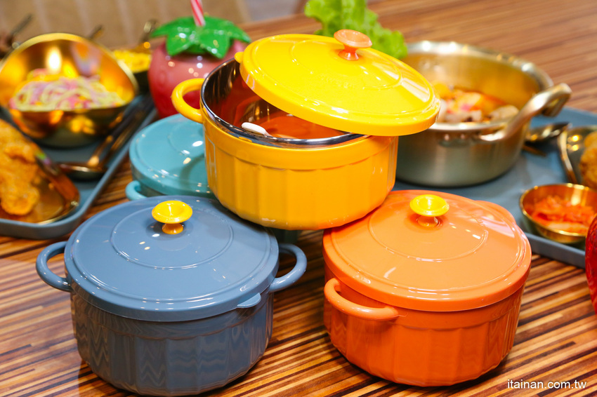 台南第一家泡麵餐廳「失控泡麵」泡麵吃完就可以把碗帶回家、彩虹麵、草莓杯杯奶茶超有趣! @台南好Food遊