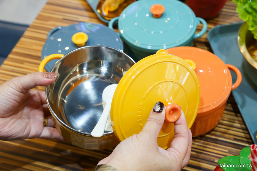 台南第一家泡麵餐廳「失控泡麵」泡麵吃完就可以把碗帶回家、彩虹麵、草莓杯杯奶茶超有趣! @台南好Food遊