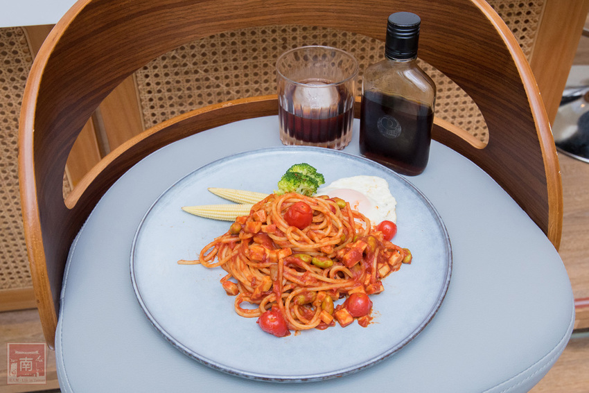 【臺南美食】斯卡羅聯名禮盒預購中|藤編技術融入到咖啡館中|外帶飲品免費升級|咖啡.肉桂捲必嘗|企業咖啡豆~穎可達咖啡 - 南人幫