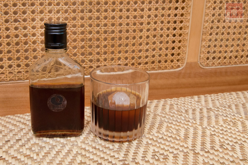 【臺南美食】斯卡羅聯名禮盒預購中|藤編技術融入到咖啡館中|外帶飲品免費升級|咖啡.肉桂捲必嘗|企業咖啡豆~穎可達咖啡 - 南人幫