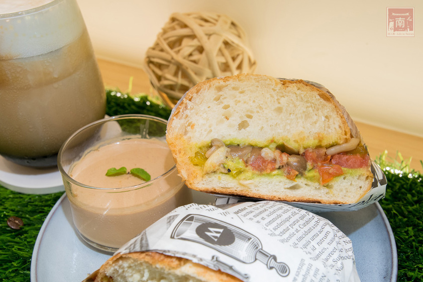 【臺南美食】斯卡羅聯名禮盒預購中|藤編技術融入到咖啡館中|外帶飲品免費升級|咖啡.肉桂捲必嘗|企業咖啡豆~穎可達咖啡 - 南人幫