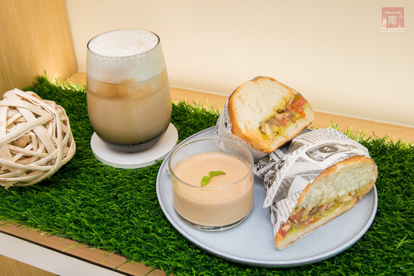 【臺南美食】斯卡羅聯名禮盒預購中|藤編技術融入到咖啡館中|外帶飲品免費升級|咖啡.肉桂捲必嘗|企業咖啡豆~穎可達咖啡 - 南人幫