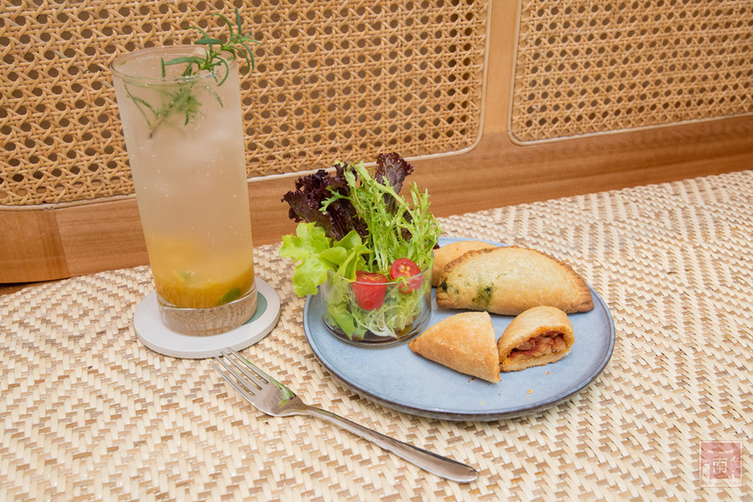 【臺南美食】斯卡羅聯名禮盒預購中|藤編技術融入到咖啡館中|外帶飲品免費升級|咖啡.肉桂捲必嘗|企業咖啡豆~穎可達咖啡 - 南人幫