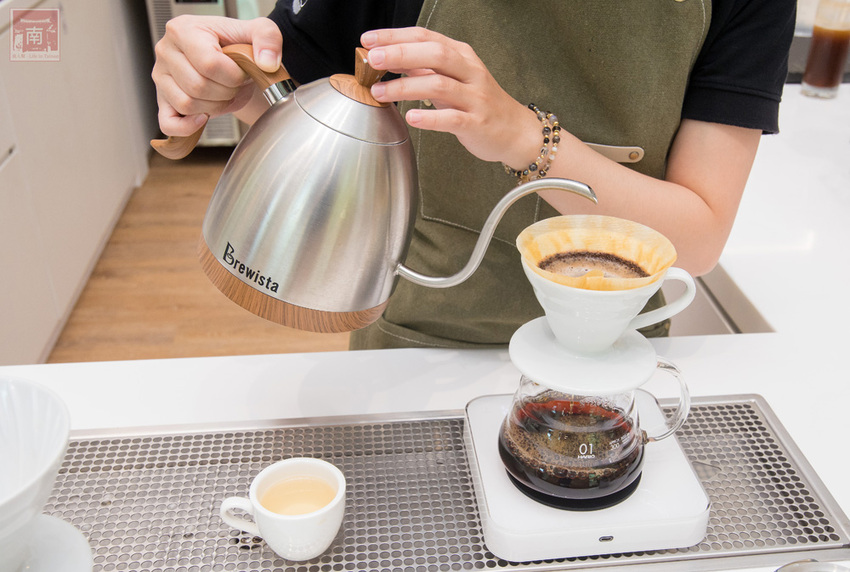 【臺南美食】斯卡羅聯名禮盒預購中|藤編技術融入到咖啡館中|外帶飲品免費升級|咖啡.肉桂捲必嘗|企業咖啡豆~穎可達咖啡 - 南人幫