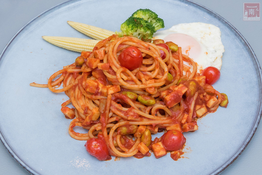 【臺南美食】斯卡羅聯名禮盒預購中|藤編技術融入到咖啡館中|外帶飲品免費升級|咖啡.肉桂捲必嘗|企業咖啡豆~穎可達咖啡 - 南人幫