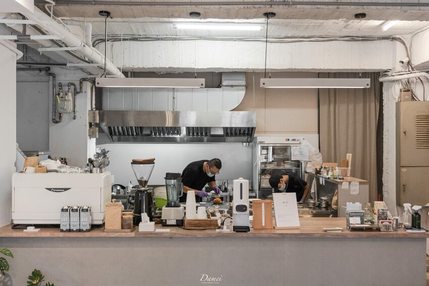 台北中山|嶼木早餐-老房裡的手工漢堡、印度烤餅,舒服吃上一份早午餐 - 大妹吃太飽