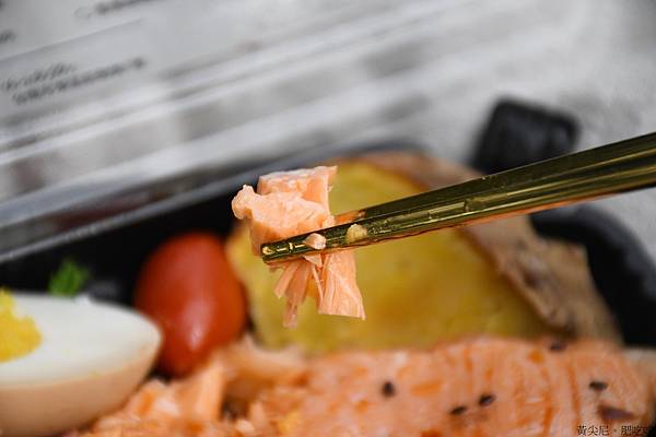 誰說健康餐盒一定無味，台南易立低卡餐16 種主餐，牛腱飯、烤魷魚天天吃