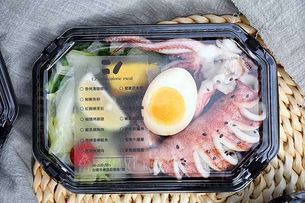 誰說健康餐盒一定無味，台南易立低卡餐16 種主餐，牛腱飯、烤魷魚天天吃