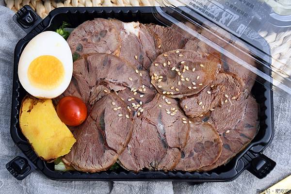 誰說健康餐盒一定無味，台南易立低卡餐16 種主餐，牛腱飯、烤魷魚天天吃