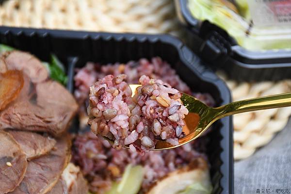 誰說健康餐盒一定無味，台南易立低卡餐16 種主餐，牛腱飯、烤魷魚天天吃