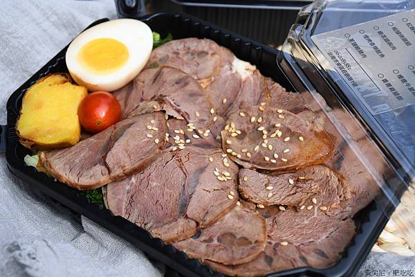 誰說健康餐盒一定無味，台南易立低卡餐16 種主餐，牛腱飯、烤魷魚天天吃