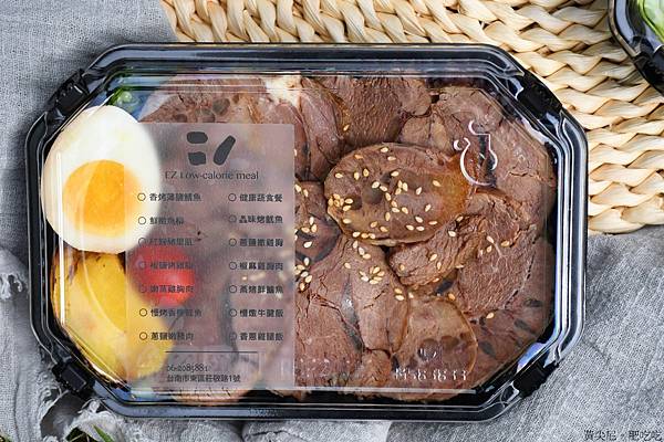 誰說健康餐盒一定無味，台南易立低卡餐16 種主餐，牛腱飯、烤魷魚天天吃