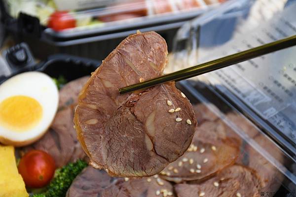 誰說健康餐盒一定無味，台南易立低卡餐16 種主餐，牛腱飯、烤魷魚天天吃