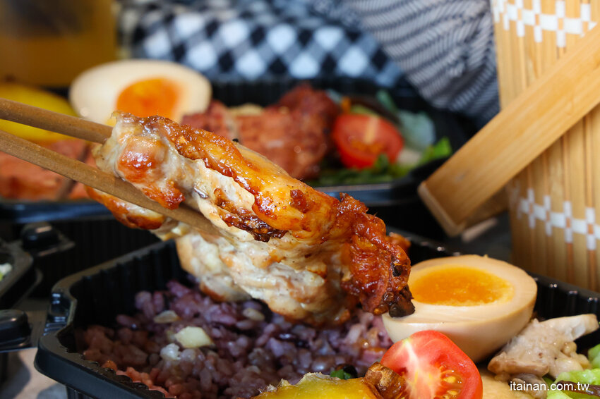 低卡餐也吹網美風!不一樣的低卡餐，獨特蒸烤技術，更好吃更有味道更健康「易立低卡餐」台南東區便當 @台南好Food遊