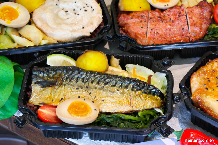 低卡餐也吹網美風!不一樣的低卡餐，獨特蒸烤技術，更好吃更有味道更健康「易立低卡餐」台南東區便當 @台南好Food遊