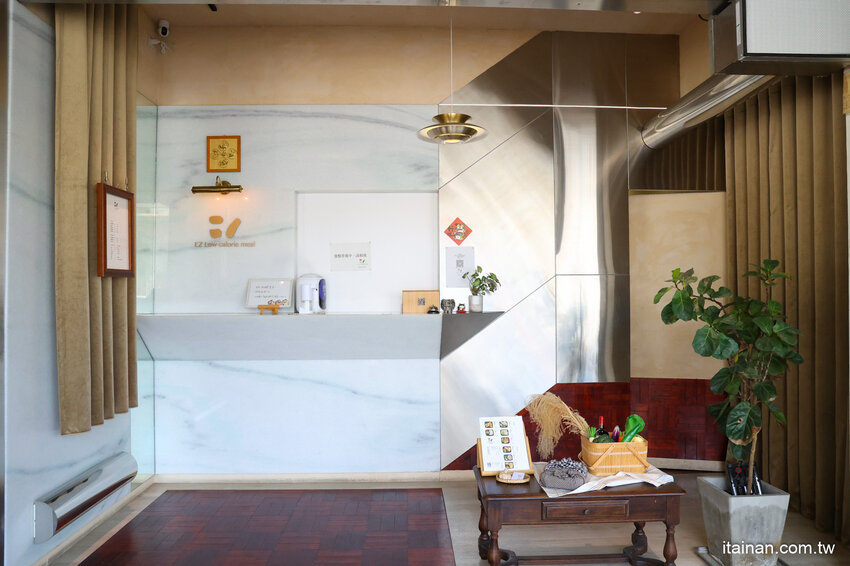低卡餐也吹網美風!不一樣的低卡餐，獨特蒸烤技術，更好吃更有味道更健康「易立低卡餐」台南東區便當 @台南好Food遊