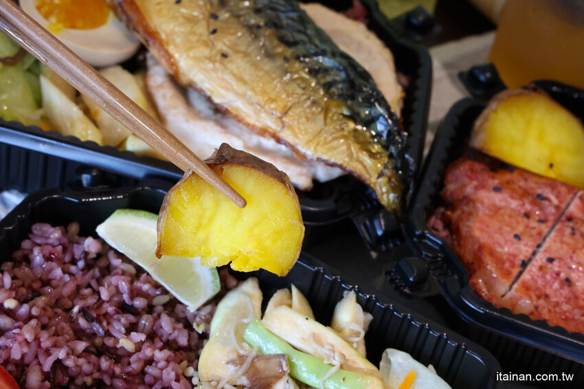 低卡餐也吹網美風!不一樣的低卡餐，獨特蒸烤技術，更好吃更有味道更健康「易立低卡餐」台南東區便當 @台南好Food遊