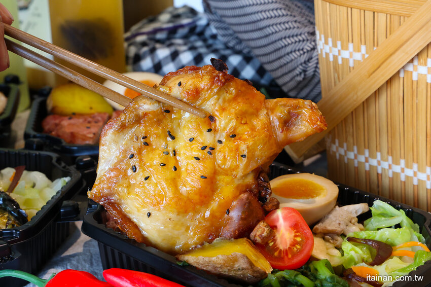 低卡餐也吹網美風!不一樣的低卡餐，獨特蒸烤技術，更好吃更有味道更健康「易立低卡餐」台南東區便當 @台南好Food遊