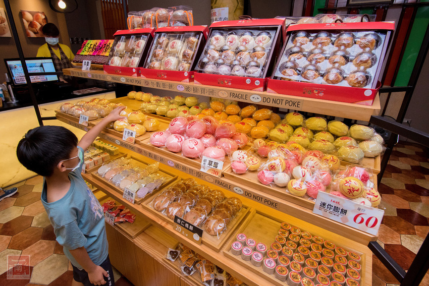 【臺南美食】中秋禮盒新花樣｜暢銷新品｜傳統糕點結合芬蘭valio極光奶油｜八寶肉包｜椪餅禮盒~~克林台包 - 南人幫