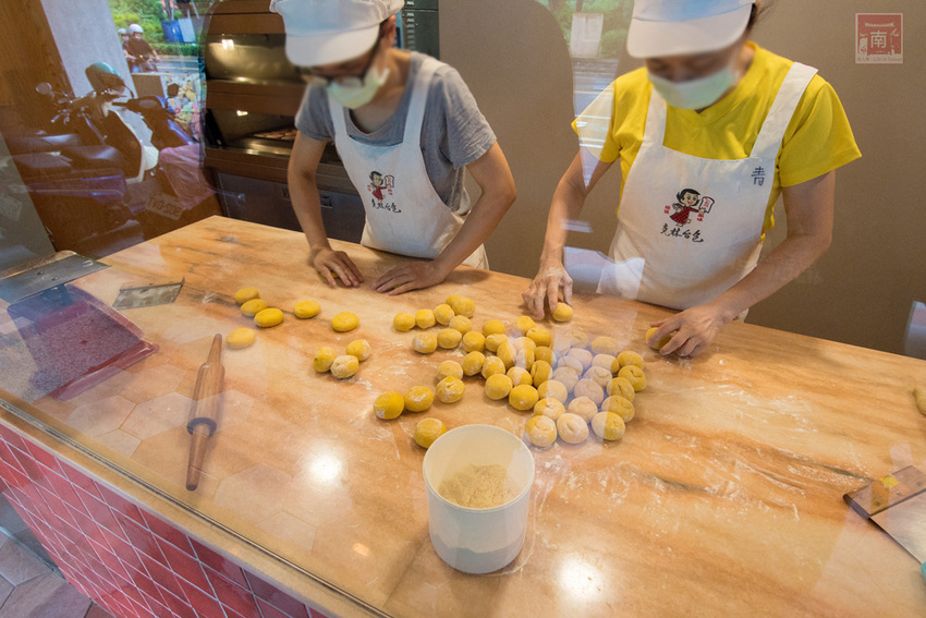 【臺南美食】中秋禮盒新花樣｜暢銷新品｜傳統糕點結合芬蘭valio極光奶油｜八寶肉包｜椪餅禮盒~~克林台包 - 南人幫