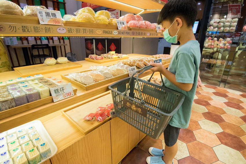 【臺南美食】中秋禮盒新花樣｜暢銷新品｜傳統糕點結合芬蘭valio極光奶油｜八寶肉包｜椪餅禮盒~~克林台包 - 南人幫