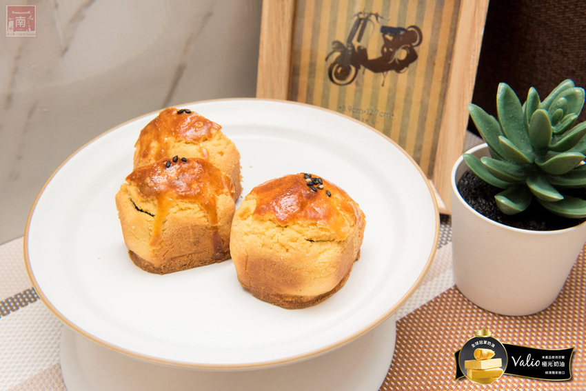 【臺南美食】中秋禮盒新花樣｜暢銷新品｜傳統糕點結合芬蘭valio極光奶油｜八寶肉包｜椪餅禮盒~~克林台包 - 南人幫
