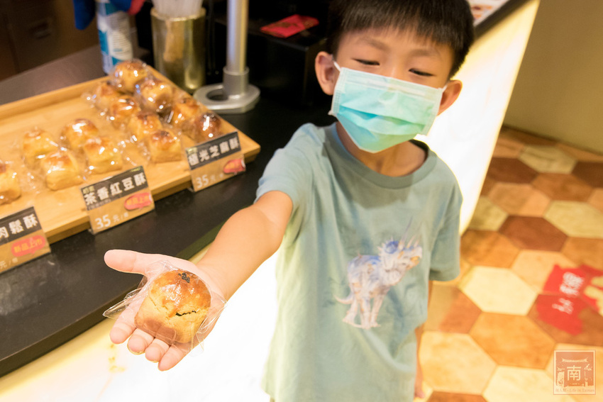 【臺南美食】中秋禮盒新花樣｜暢銷新品｜傳統糕點結合芬蘭valio極光奶油｜八寶肉包｜椪餅禮盒~~克林台包 - 南人幫