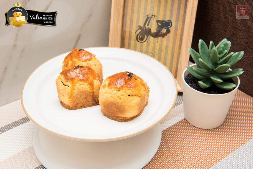 【臺南美食】中秋禮盒新花樣｜暢銷新品｜傳統糕點結合芬蘭valio極光奶油｜八寶肉包｜椪餅禮盒~~克林台包 - 南人幫