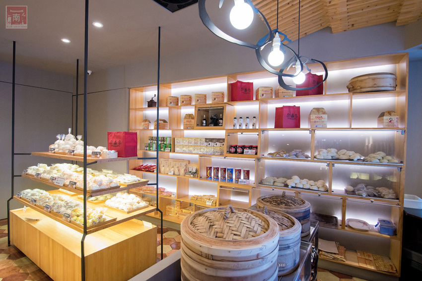 【臺南美食】中秋禮盒新花樣｜暢銷新品｜傳統糕點結合芬蘭valio極光奶油｜八寶肉包｜椪餅禮盒~~克林台包 - 南人幫