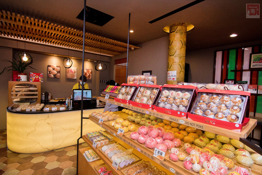 【臺南美食】中秋禮盒新花樣｜暢銷新品｜傳統糕點結合芬蘭valio極光奶油｜八寶肉包｜椪餅禮盒~~克林台包 - 南人幫