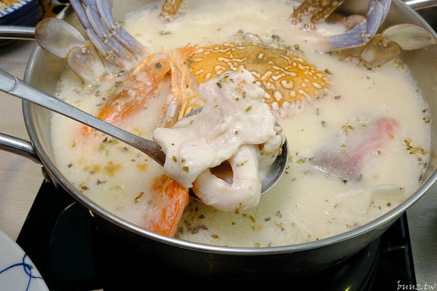 全新自助吧繽紛亮相！養鍋涮涮鍋，好湯配鮮美海鮮，霜淇淋、冰淇淋吃到嗨，好養券加肉吃飽飽！