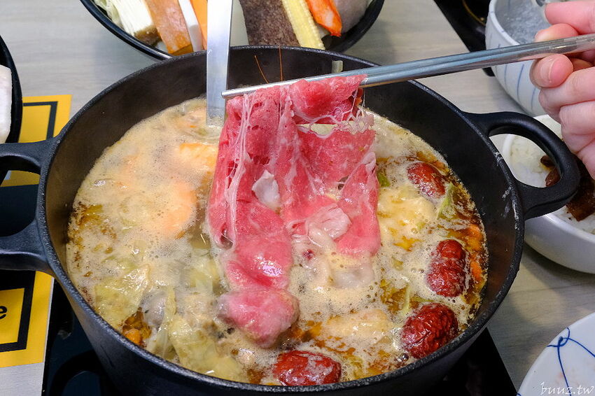 全新自助吧繽紛亮相！養鍋涮涮鍋，好湯配鮮美海鮮，霜淇淋、冰淇淋吃到嗨，好養券加肉吃飽飽！