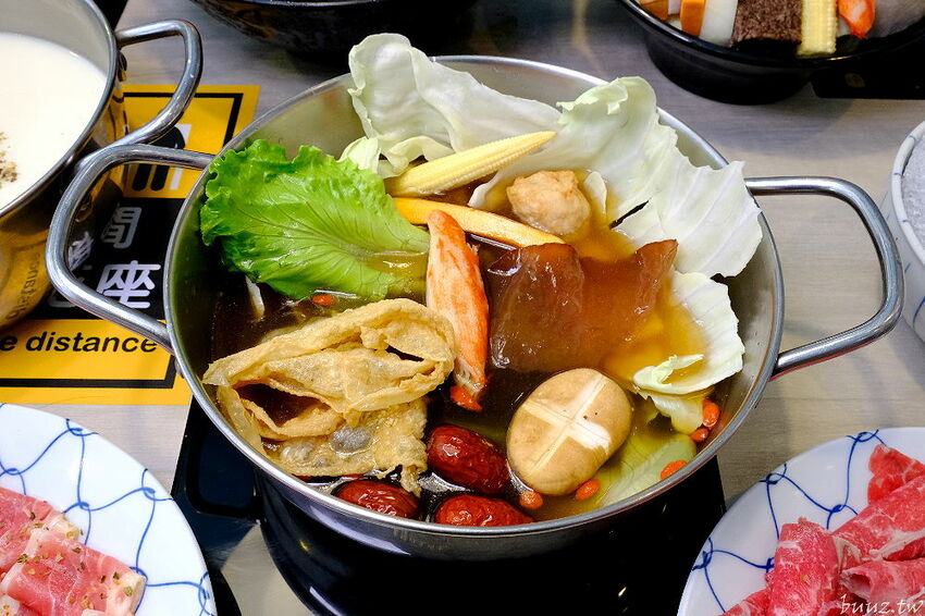 全新自助吧繽紛亮相！養鍋涮涮鍋，好湯配鮮美海鮮，霜淇淋、冰淇淋吃到嗨，好養券加肉吃飽飽！