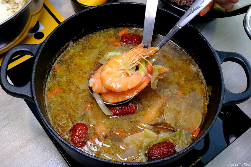 全新自助吧繽紛亮相！養鍋涮涮鍋，好湯配鮮美海鮮，霜淇淋、冰淇淋吃到嗨，好養券加肉吃飽飽！