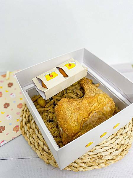(宅配美食)好兆頭 彌月禮盒怎麼送?彌月油飯推薦 彌月油飯禮盒試吃 Line主題包裝禮盒超萌!送禮大方又美觀 油飯美味不膩